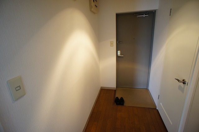 CASA西向日 玄関