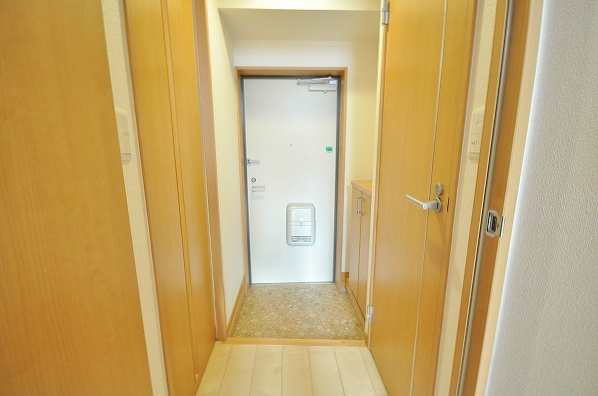 ラ・アヴェニール 玄関