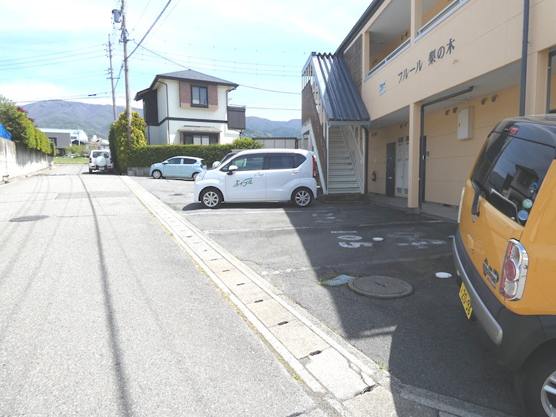 フルール梨の木 駐車場