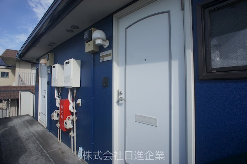 クワイエットカーサＢ 玄関