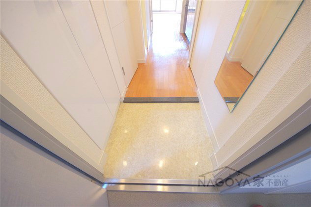 プレサンス泉セントマーク 玄関