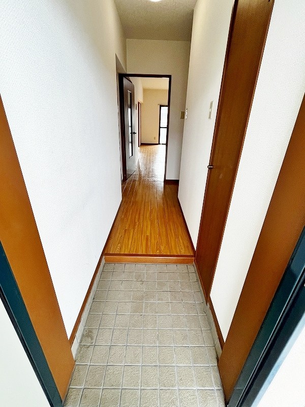 エルスール湯川参番館  玄関