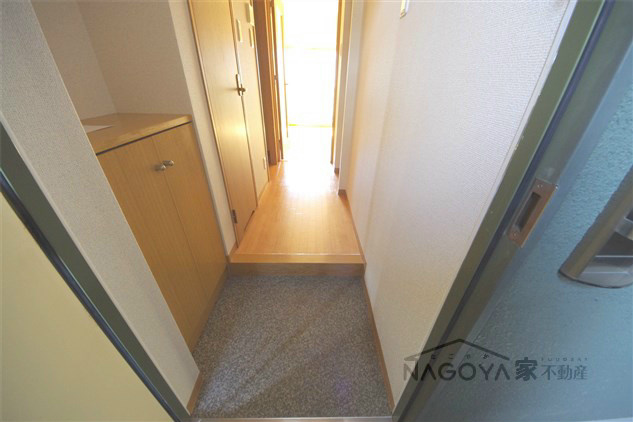 キャノンピア鶴舞 玄関