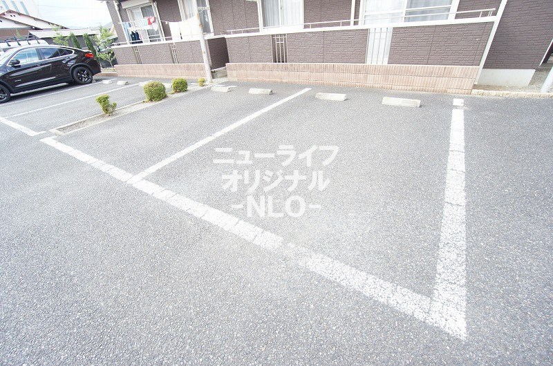ファイン　トゥモロー 駐車場