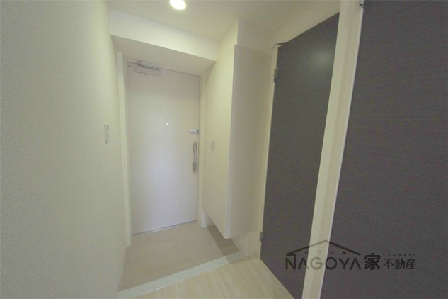 アクアブルー 玄関