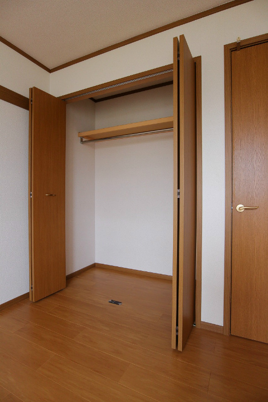 パイングローヴヒルズＢ 収納