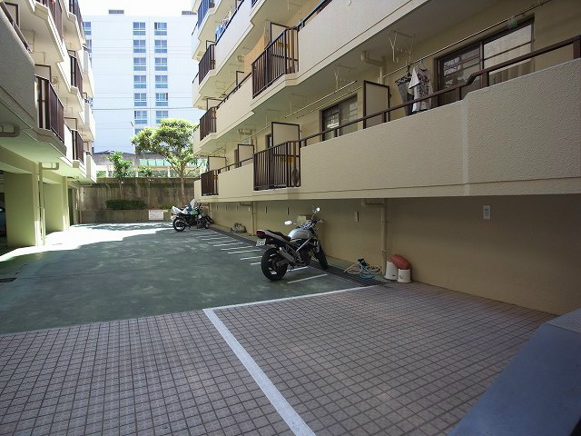ジュネスタチバナ 駐車場