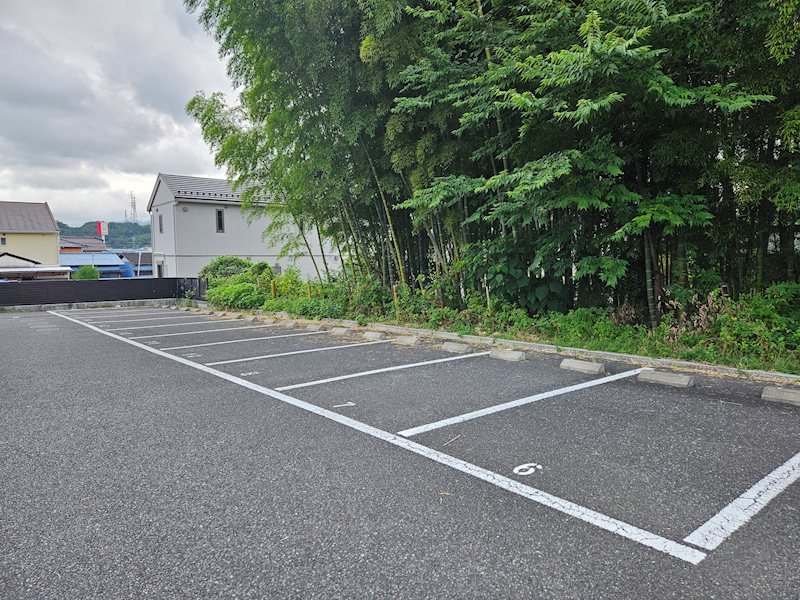 コンフォートマエジマ 駐車場