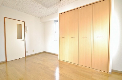 まつやビル ベッドルーム