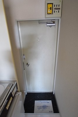 サニーサイド三田南Ａ 玄関