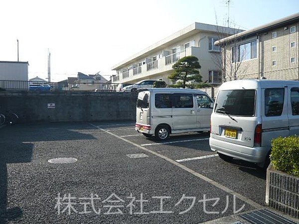 リビュエット尾澤 駐車場
