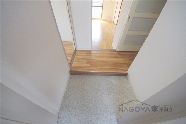 リバティーハウス昭和 玄関