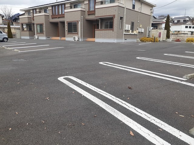 アップル. 東　Ｂ棟 駐車場