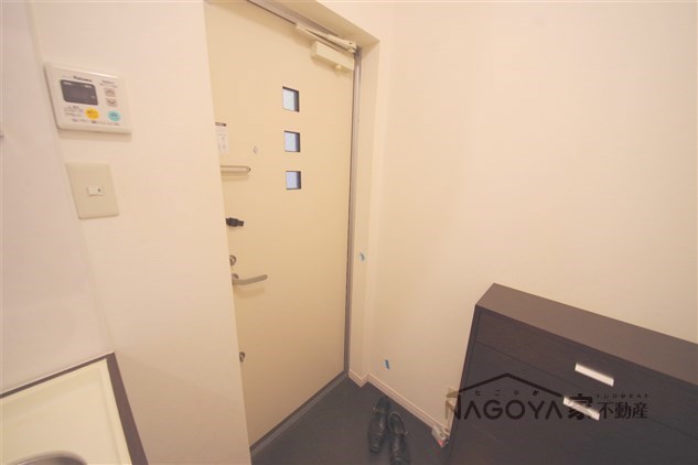 ソリッド筒井 玄関