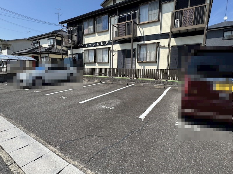 セゾンルピア 駐車場