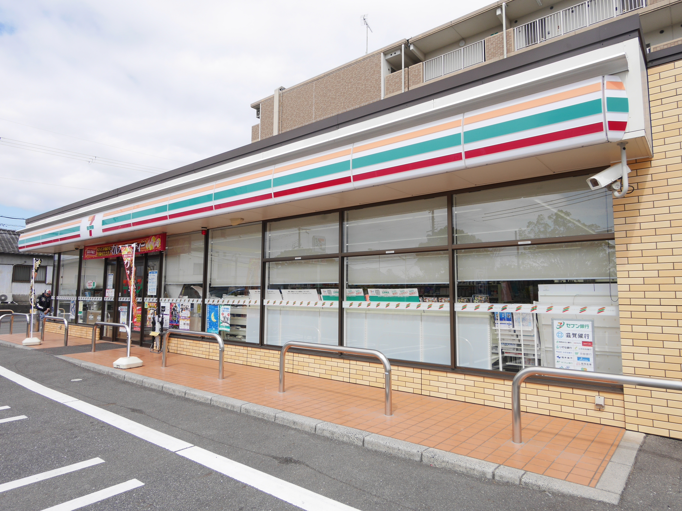 セゾンルピア コンビニ