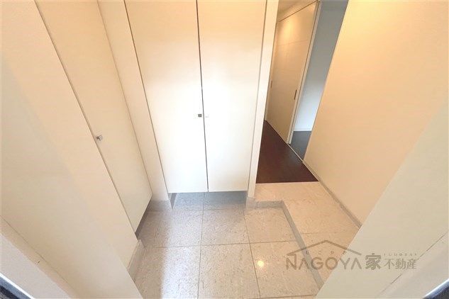 御棚町hills 玄関