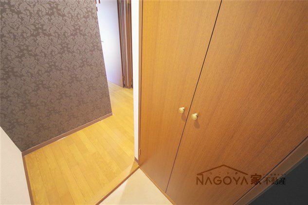 レジデンシア東別院 玄関