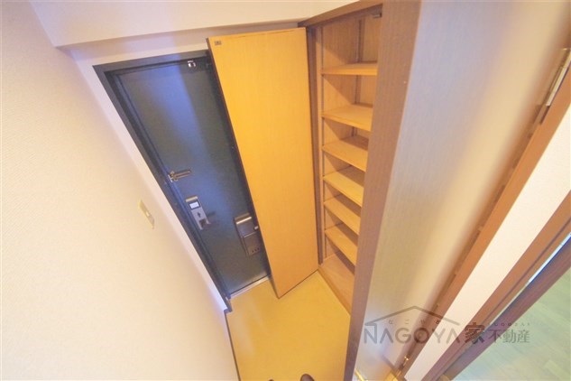 レジデンシア東別院 玄関