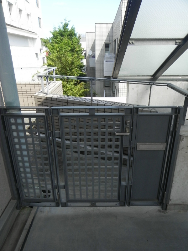 ランブラス御所東 玄関