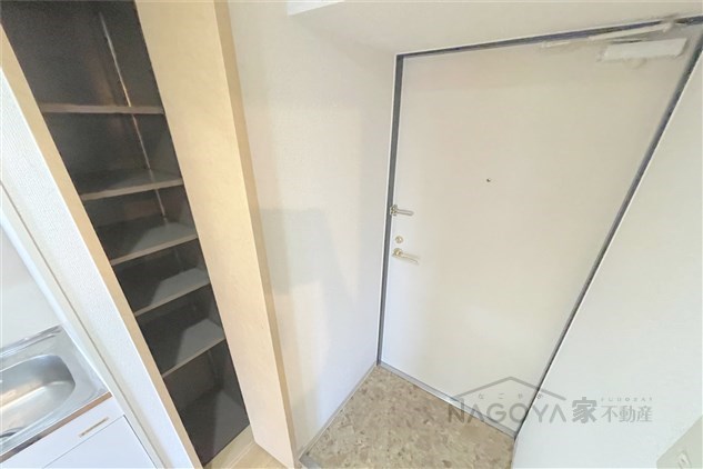 アスティ千種 玄関