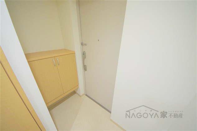 グリーンコート亀島 玄関