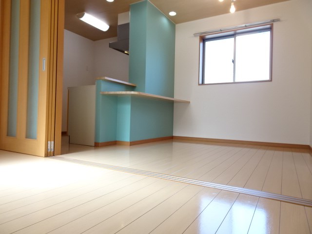 マーヴェル岸谷 リビング