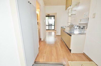 ビーライン菜園場 玄関