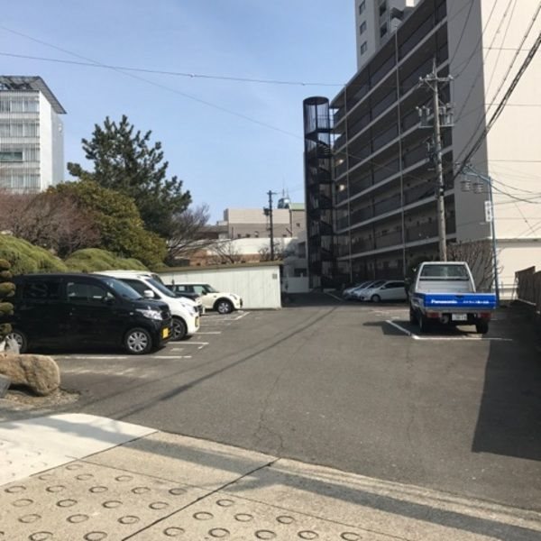 メゾン星ヶ丘 駐車場