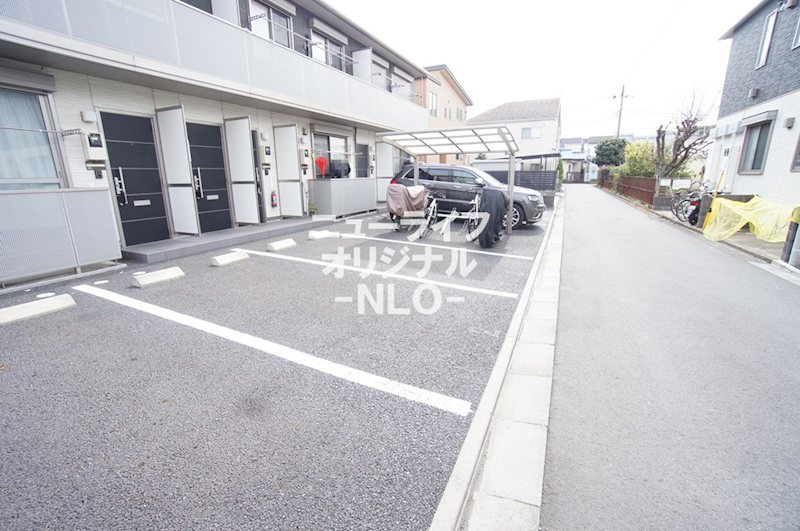 メゾンヴァンベール参番館 駐車場