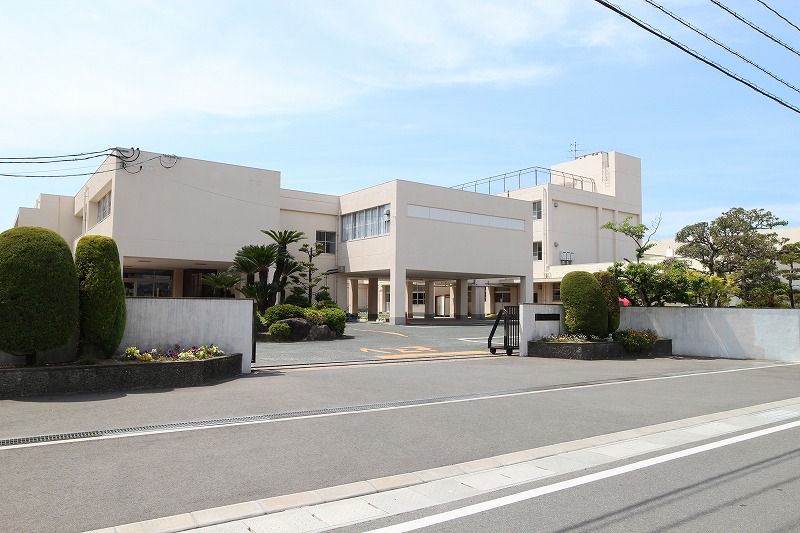 トゥールダルジャン 小学校