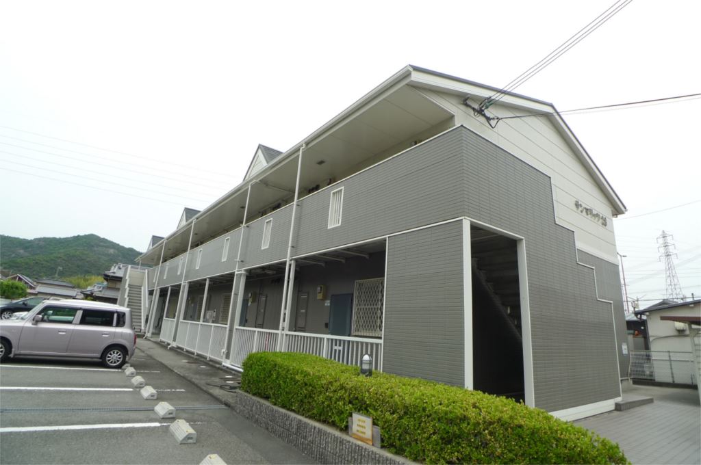 鉄骨造のしっかりとしたハイツです！