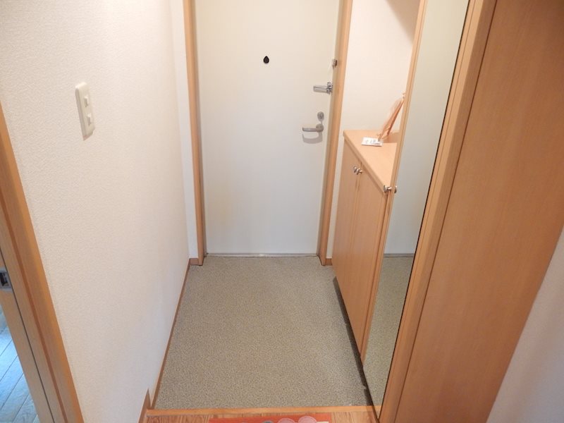 ラビアンローズ 玄関