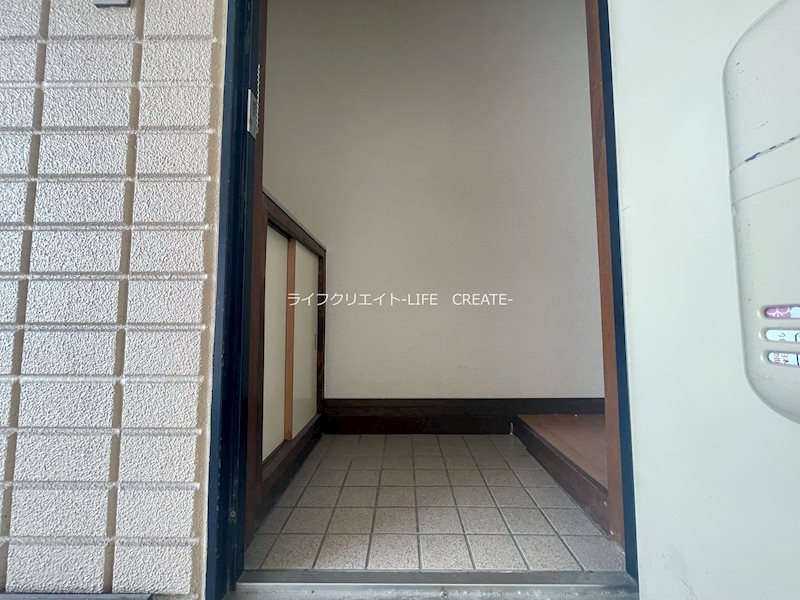 第３クリスタルハイツ 玄関