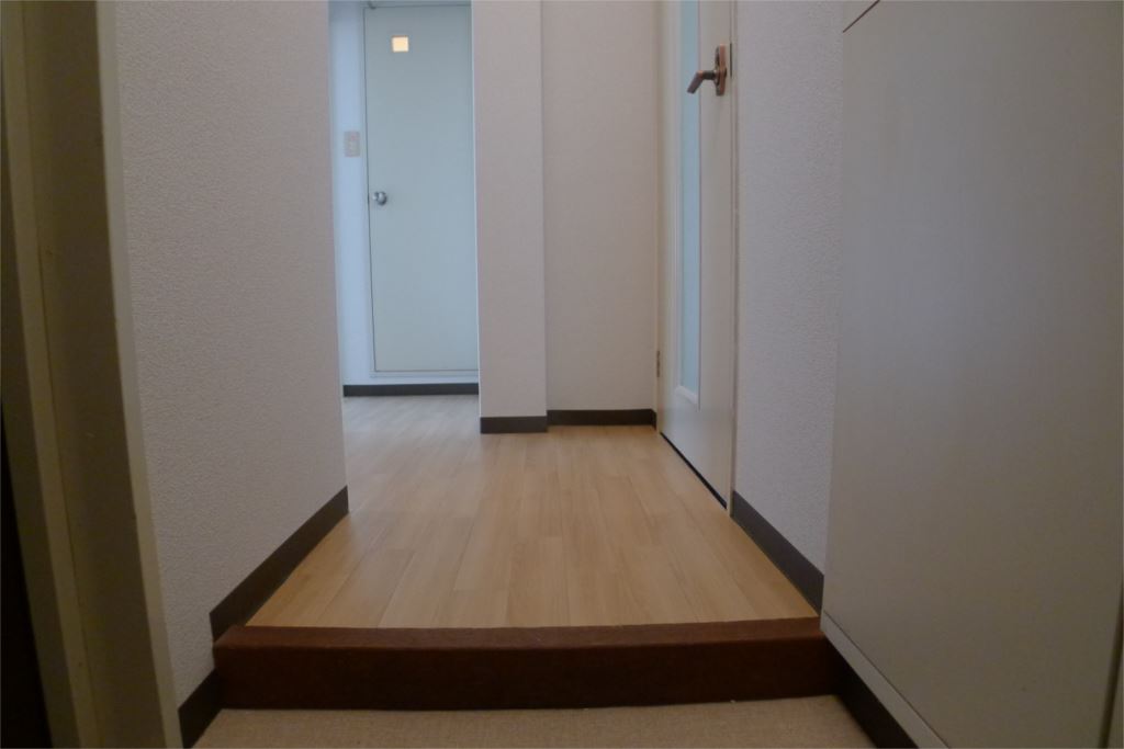 クレスト千秋 玄関