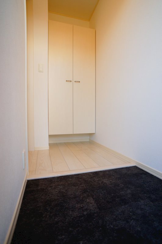 アジェント別府 玄関