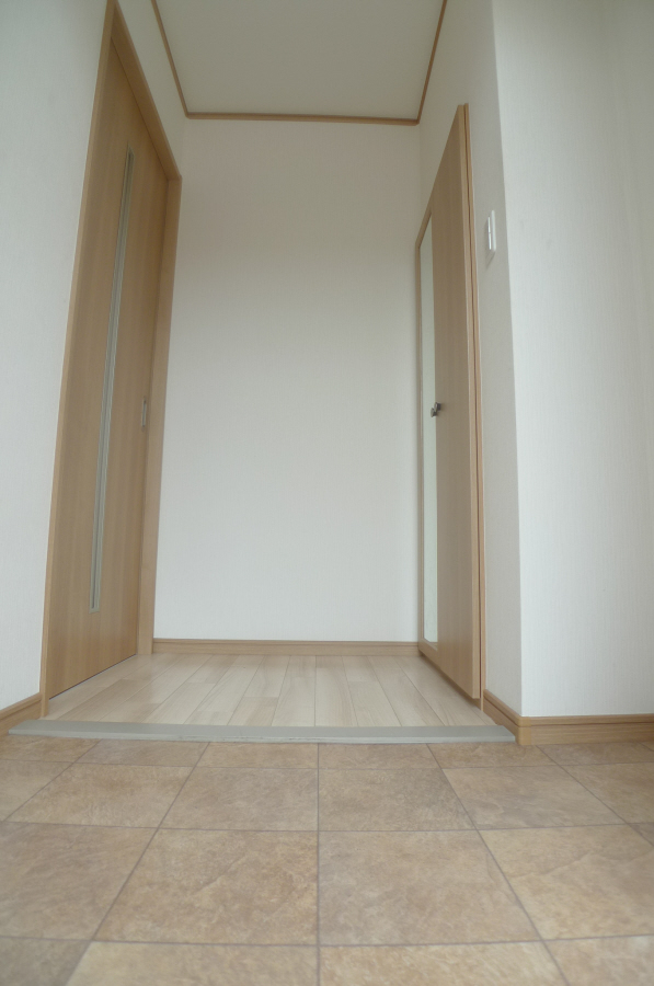 ディアコート小町条 玄関