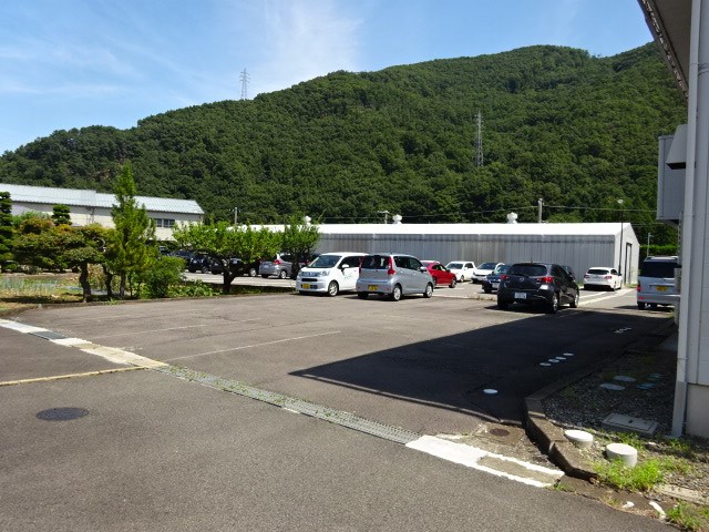 ラプラス東山アレイ 駐車場