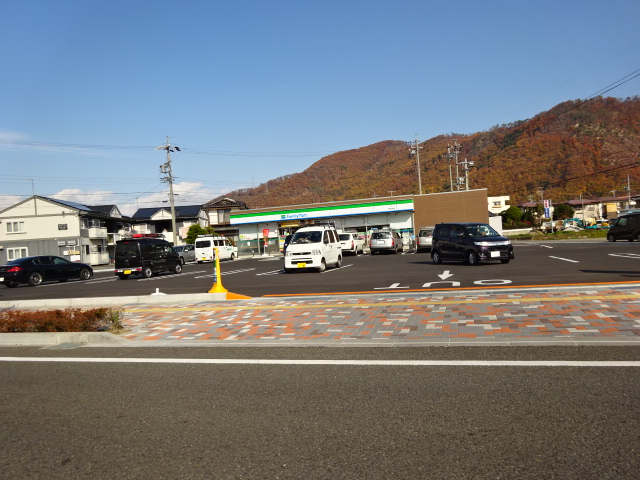 ラプラス東山アレイ コンビニ