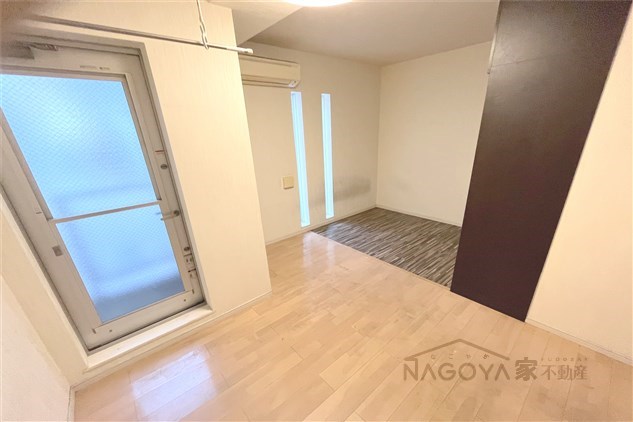 ＮＯＶＥＬ　ＫＵＲＯＫＡＷＡ リビング