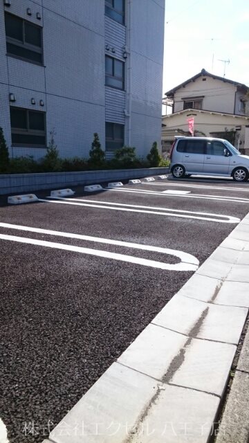 サニーレジデンス 駐車場
