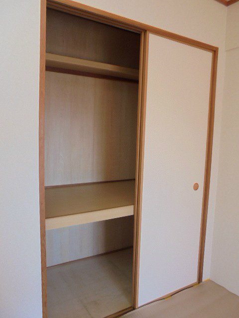 エルスト鶴賀 収納