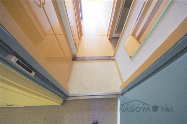 プレサンス鶴舞駅前ブリリアント 玄関