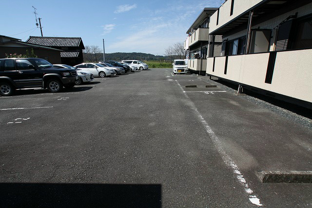 サンエイトB 駐車場