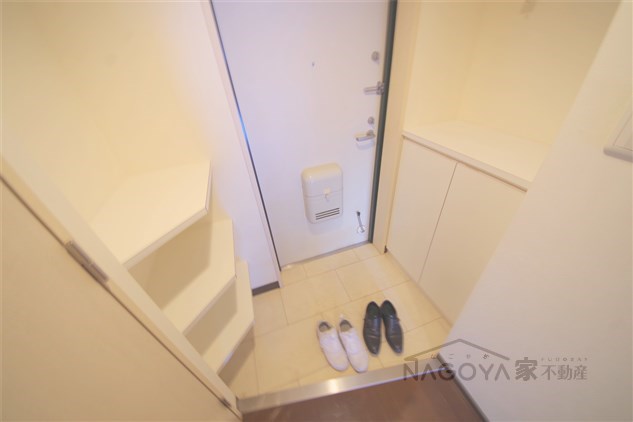 プレシャス代官 玄関