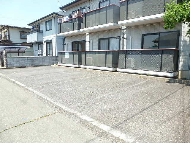 シャンブル風間 駐車場