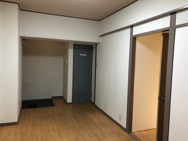 Gerbera Mansion シオイリ 玄関
