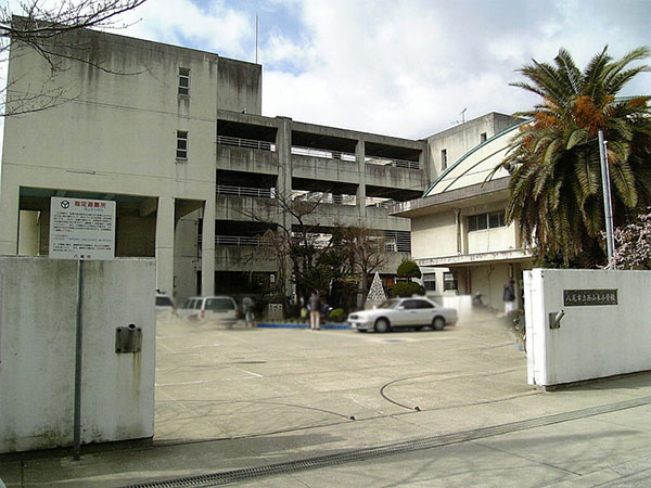 ドゥミール西山本 小学校