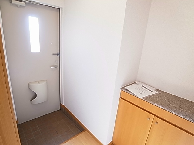 パインヒルズB 玄関