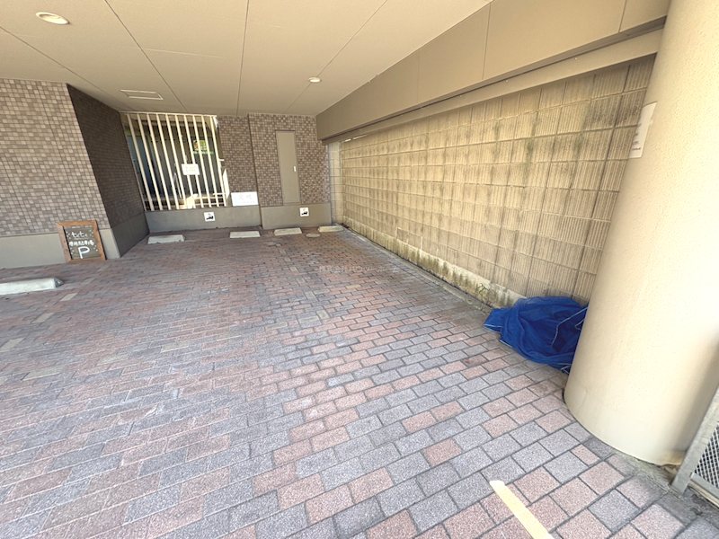 エバーグリーン六地蔵　Cタイプ 駐車場